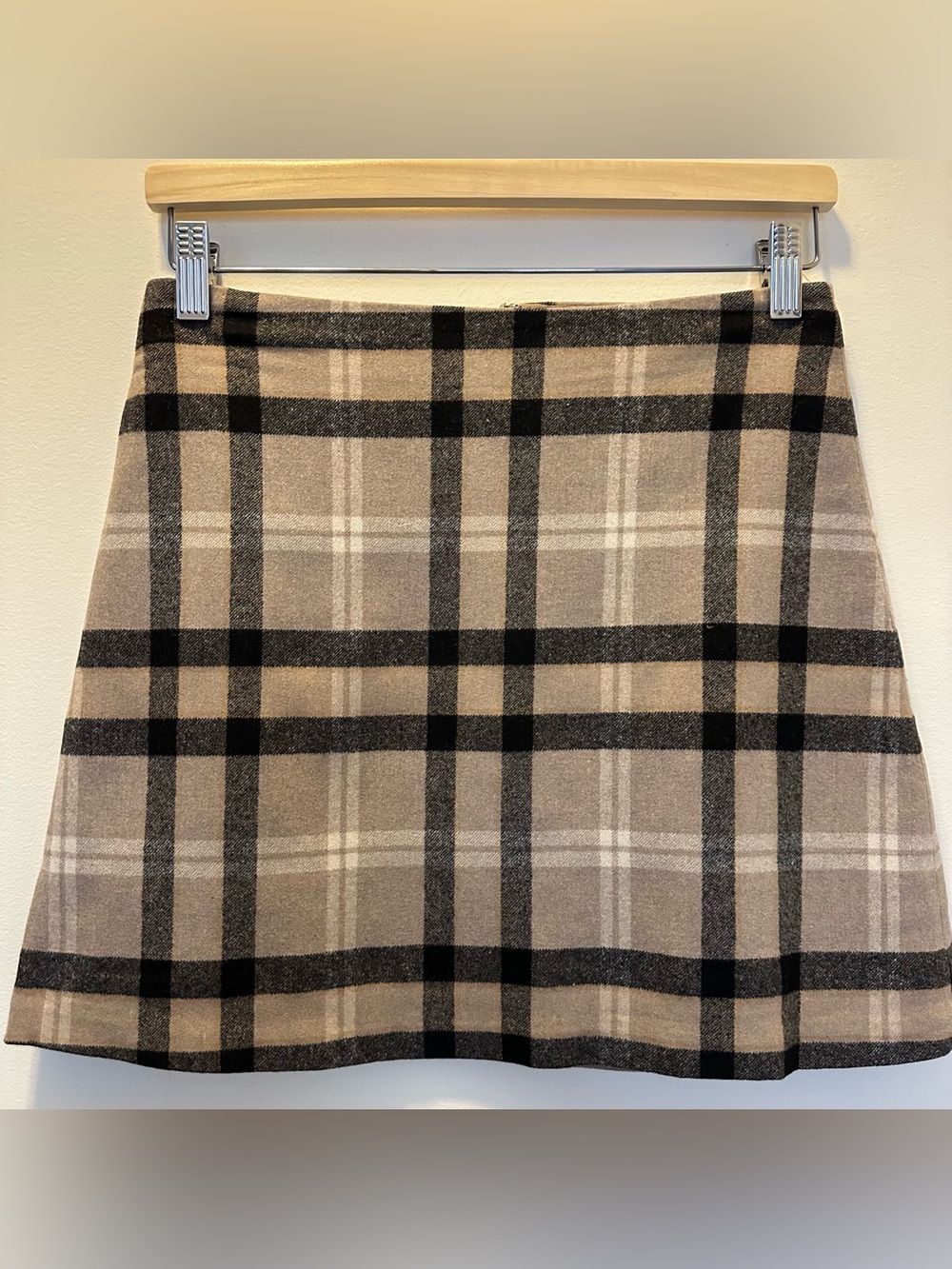 Wilfred Plaid Mini Skirt in Beige, Black and Cream